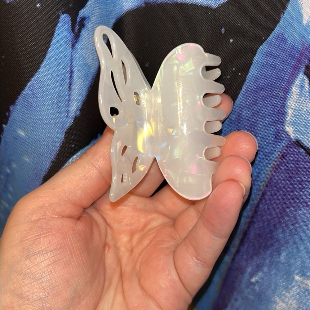 White Marbled Butterfly Claw Clip